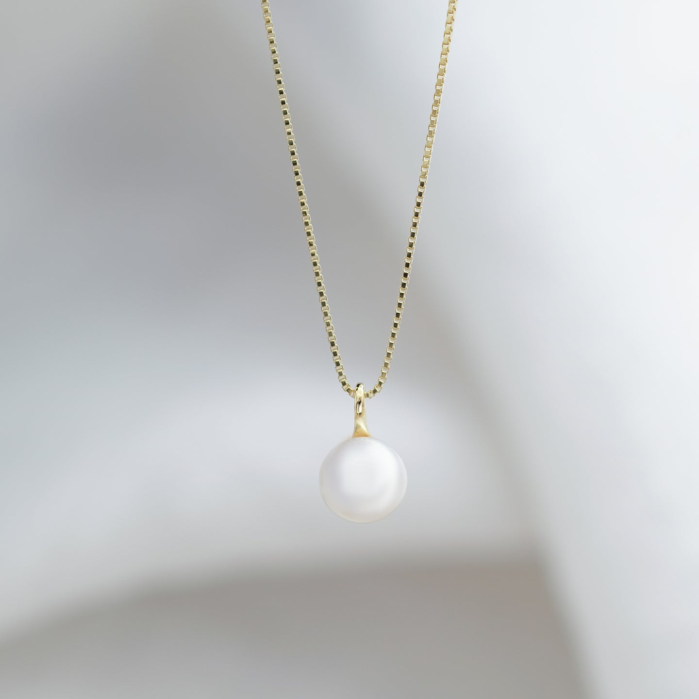 files/iman-teeny-tiny-pearl-necklace-18k-gold-vermeil-1.jpg