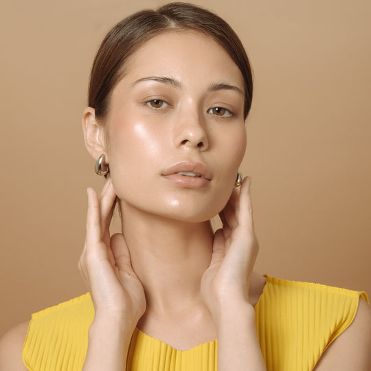 Orti Tiny Earrings (Silver Brass)