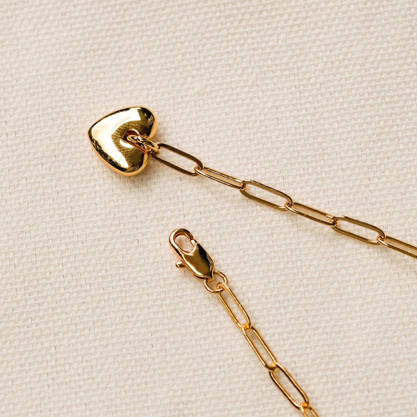 products/alo-necklace-18k-gold-brass-2.jpg
