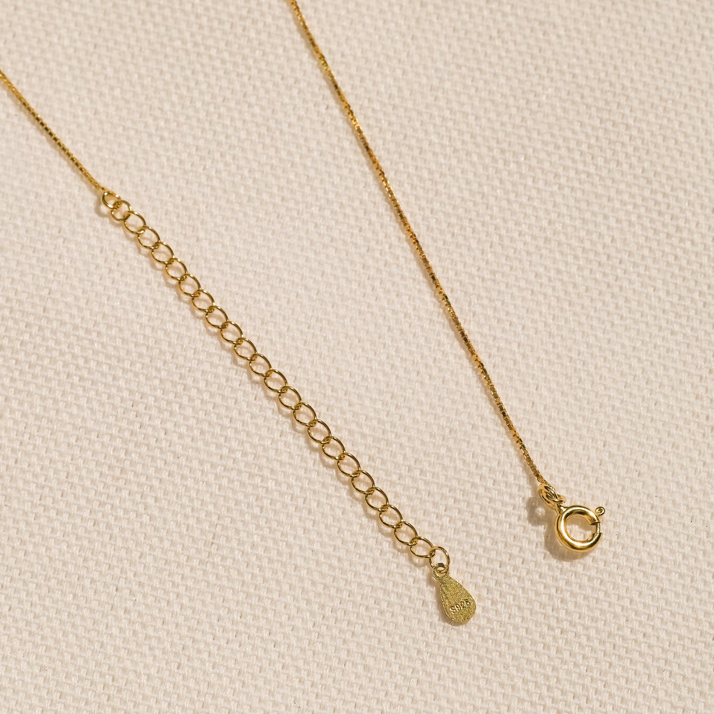 products/bino-mother-of-pearl-necklace-gold-3.jpg
