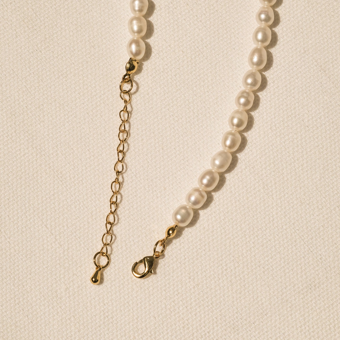 products/cholo-pearl-necklace-18k-gold-plated-3.jpg