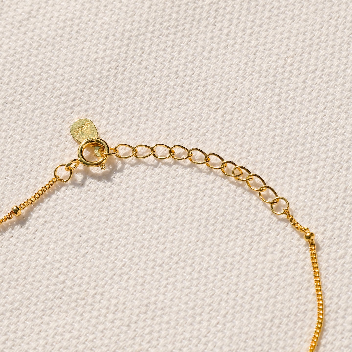 products/conor-bracelet-18k-gold-vermeil-2.jpg