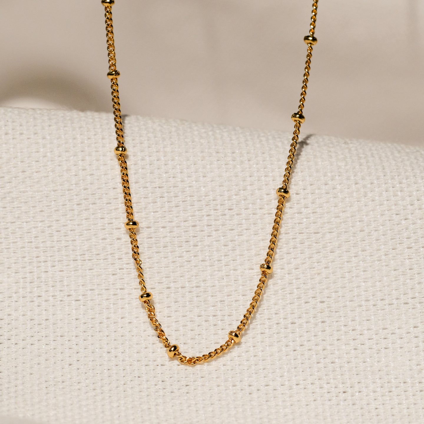 products/conor-necklace-18k-gold-brass-solo-1.jpg