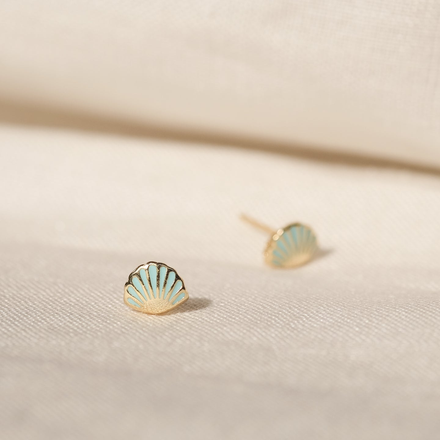 products/faye-18k-gold-vermeil-studs-1.jpg