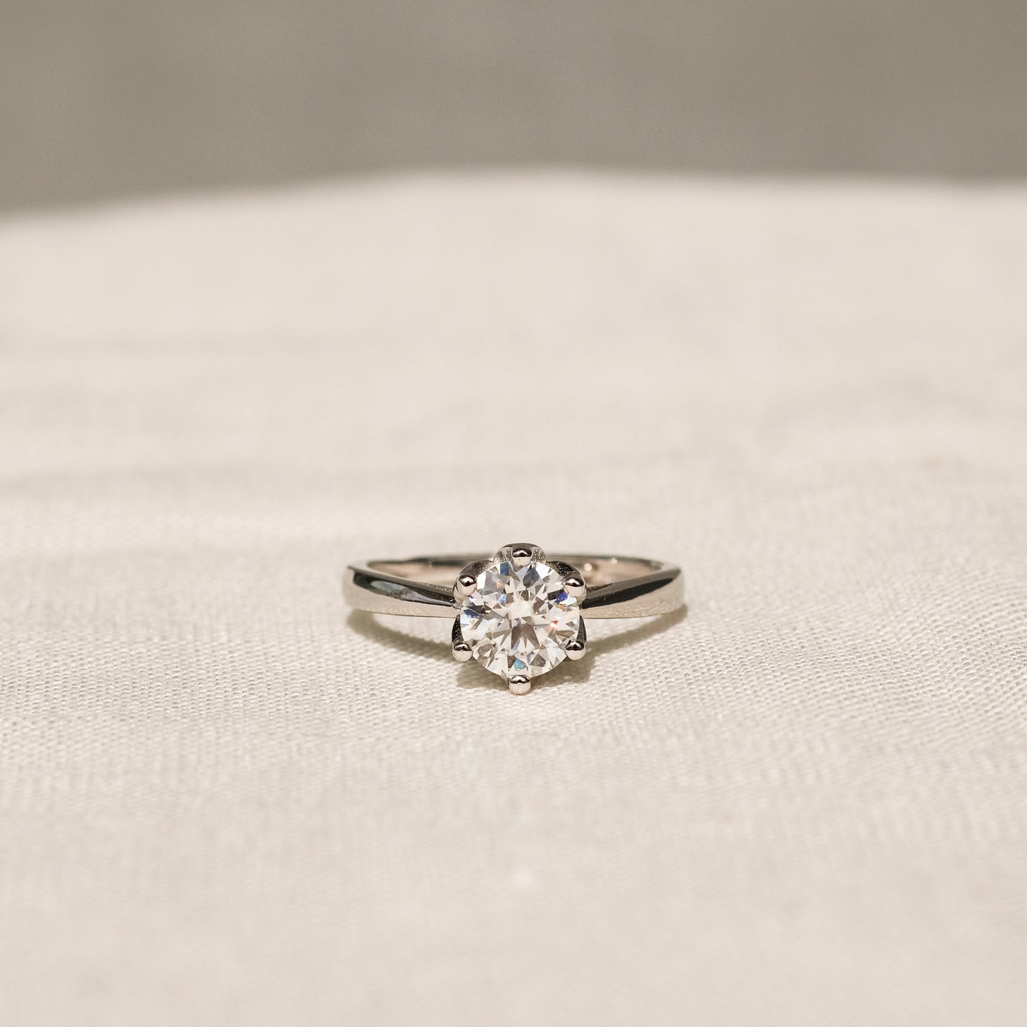 products/issi-1ct-moissanite-ring-925-sterling-silver-1.jpg