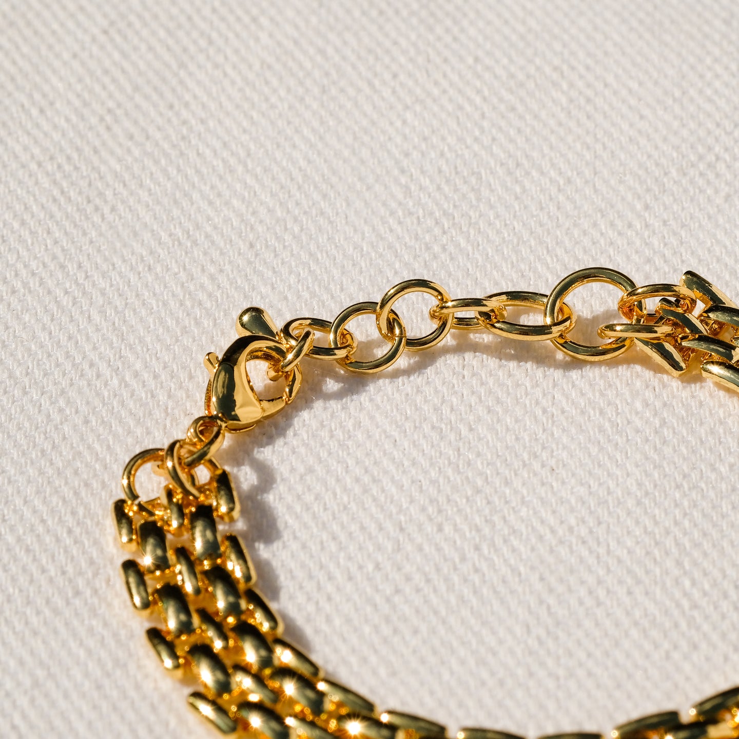 products/lian-bracelet-18k-gold-plated-2.jpg