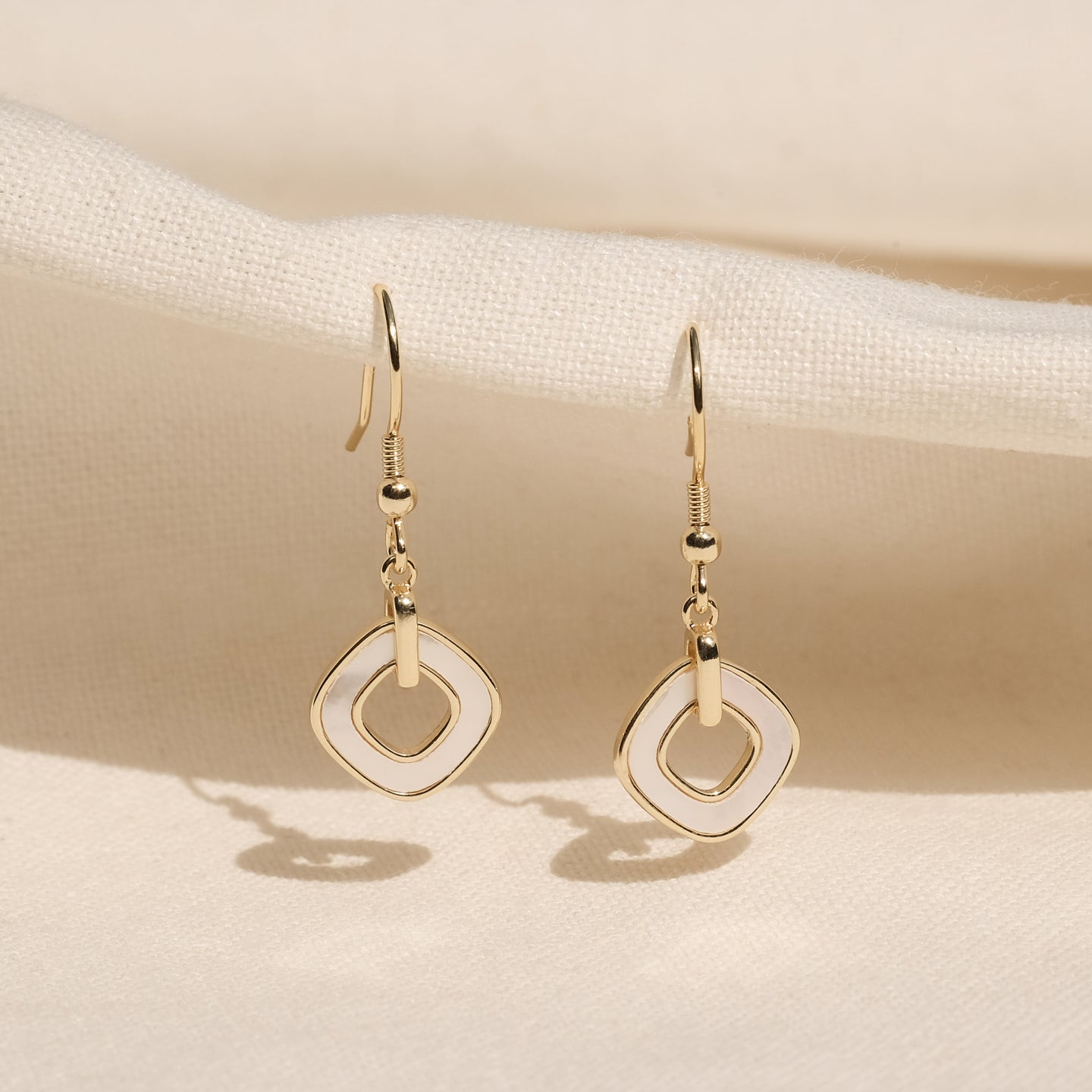 products/mave-mother-of-pearl-earrings-18k-gold-vermeil-1.jpg