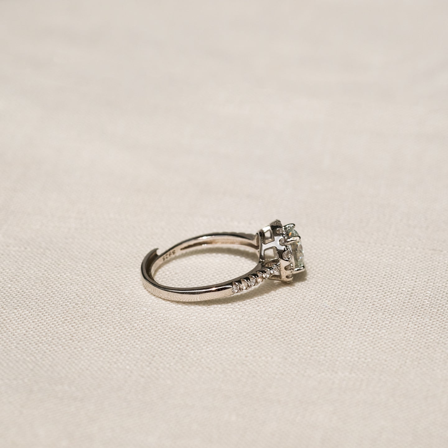 products/tesa-1ct-moissanite-ring-925-sterling-silver-3.jpg