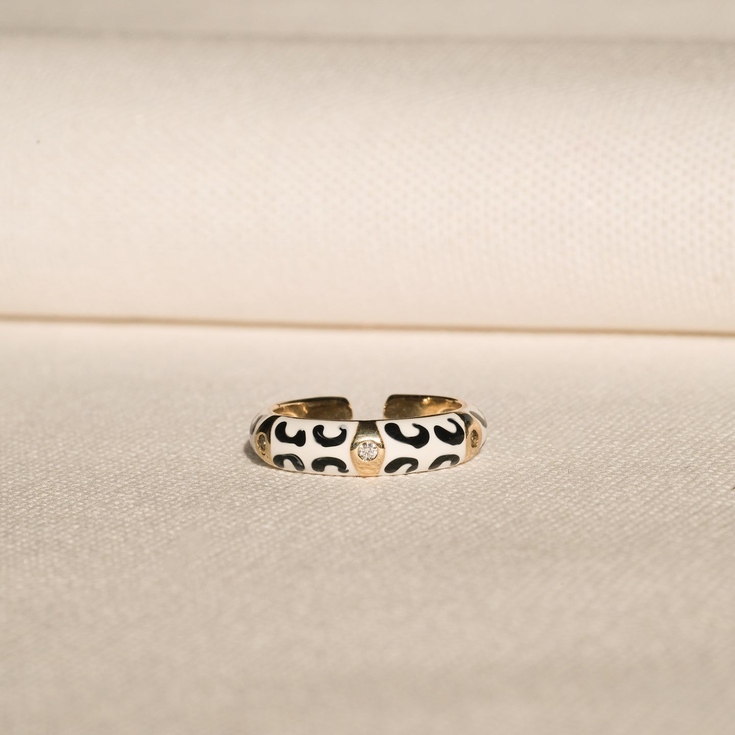 products/tyga-cz-ring-18k-gold-plated-snow-1.jpg