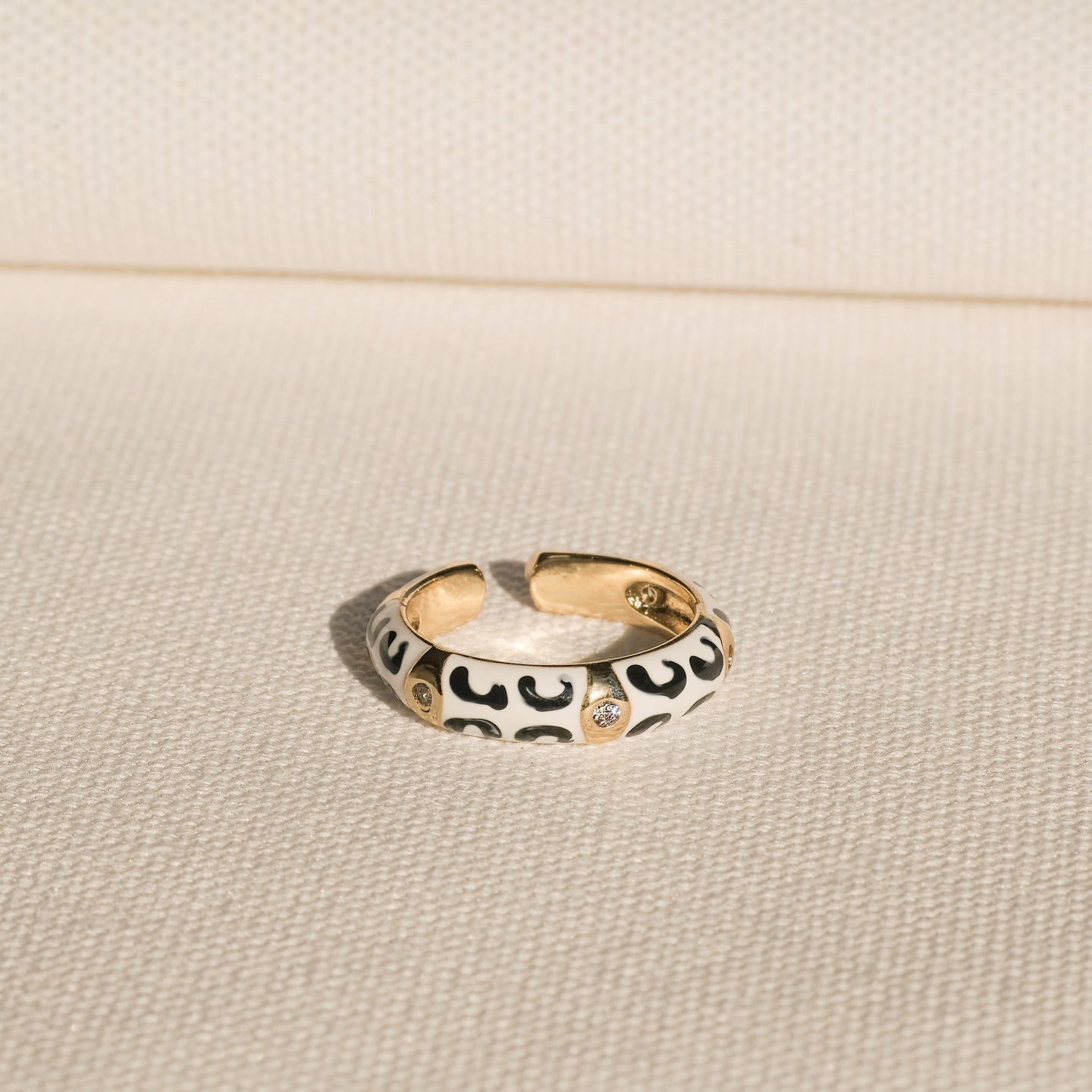 products/tyga-cz-ring-18k-gold-plated-snow-2.jpg