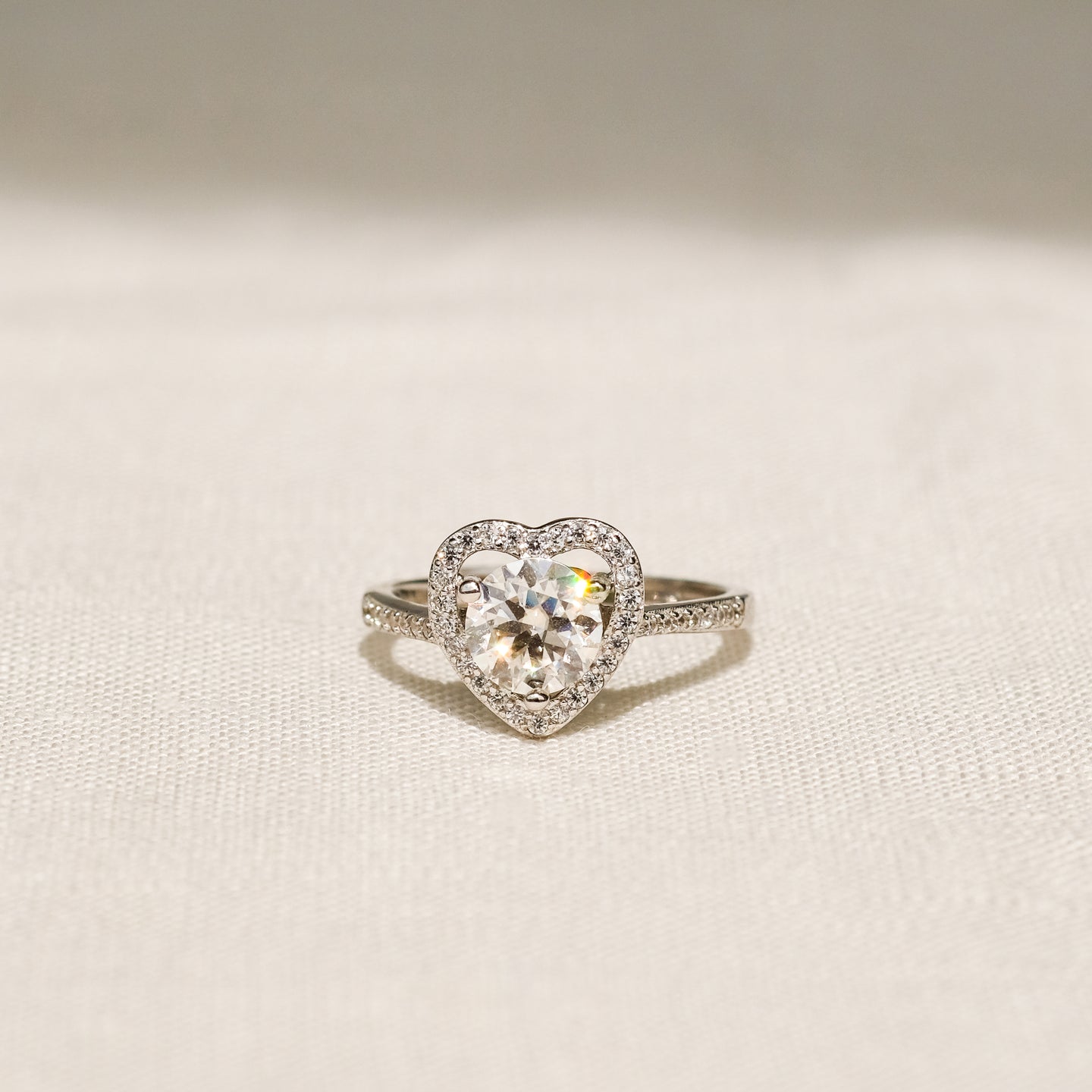 products/viola-1ct-moissanite-ring-925-sterling-silver-1.jpg