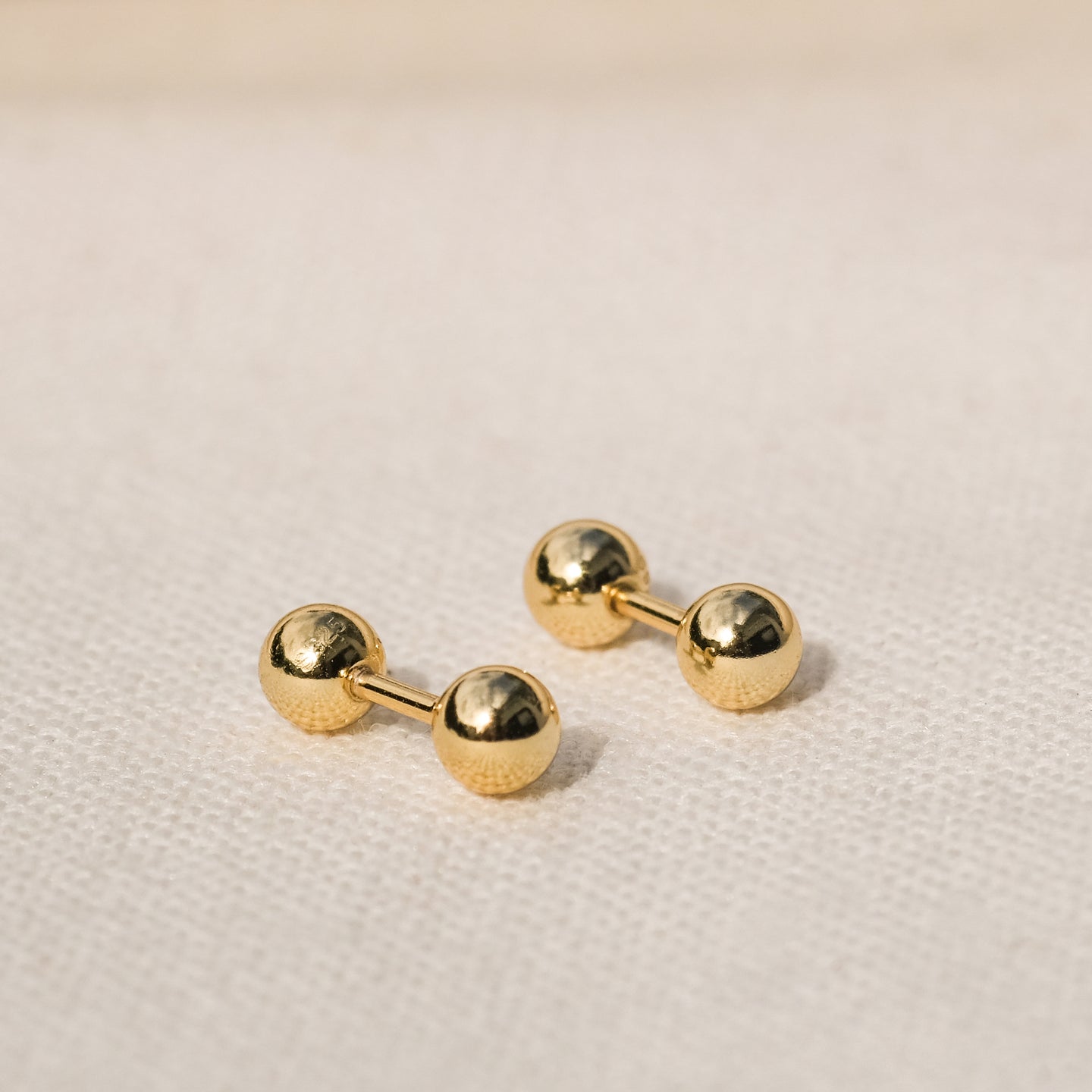 products/zoomed-hola-tiny-studs-18k-gold-vermeil-1.jpg
